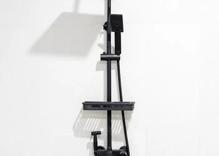 Nia Gray 1 *